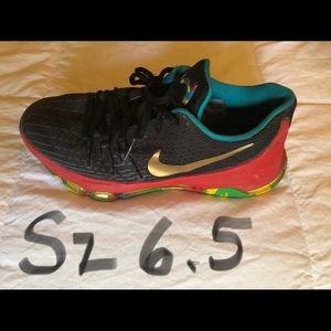 Boys Nike KD - Size 6.5 - Great condition
